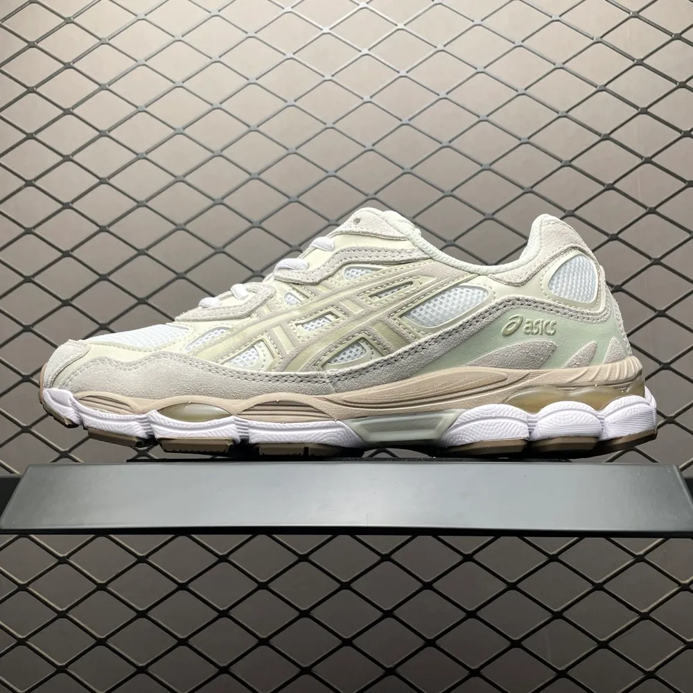 💰530 純原Asics 亞瑟士 GEL-NYC 低幫運動休閒跑步鞋 1203A663-102 平臺專供品質 區別市面通貨 尺碼：36 37 37.5 38 39 39.5 40 40.5 41.5 42 42.5 43.5 44 45 