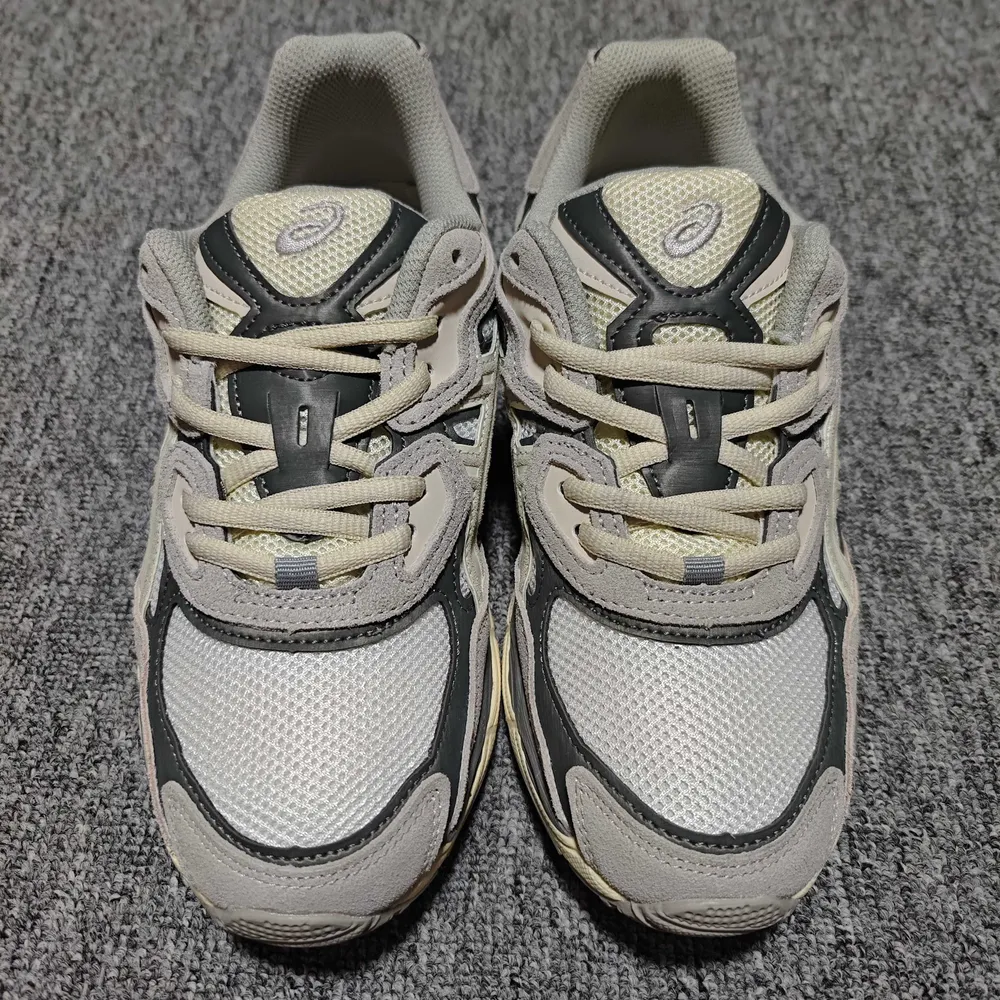 💰530  純原 Asics 亞瑟士 GEL-NYC 低幫運動休閒跑步鞋 1201A789-103 外貿平臺專供 大廠出品 細節到位 區別市面通貨 尺碼：36 37 37.5 38 39 39.5 40 40.5 41.5 42 42.5