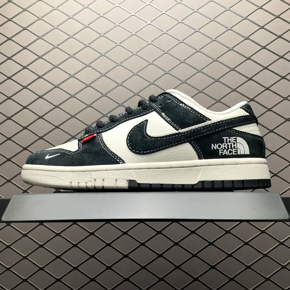 💰650 純原NK Dunk Low 客制款 低幫休閒板鞋 SJ1089-011 尺碼：36 36.5 37.5 38 38.5 39 40 40.5 41 42 42.5 43 44 44.5 45 編號：33YEFFJ