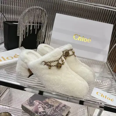 Chloe 2026真毛拖，全是溫柔掛，上腳直接顯貴氣💅真毛摸著軟fufu像擼貓🐱，腳感絕了！✨真皮大底走路超穩不打滑。