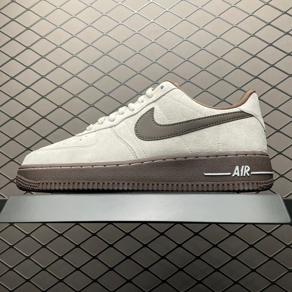 💰569 純原NK Air Force 1 Low 空軍一號低幫休閒板鞋 HQ3485-104 原廠衝刀皮料切割乾淨 無任何毛邊 打造純正空軍 全掌內建蜂窩氣墊 原盒配件 原廠中底鋼印、拉幫完美 全套原楦原模傾力打造完美版型 尺碼：36 