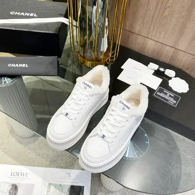 CHANL* 2023網紅明星同款 專櫃最新走秀主打系列上新款， 牛皮字母一比一原版排列搭配。  內裡墊腳：進口澳洲羊毛裡 大底：原私模大底  碼:   35-40（40碼不退不換）