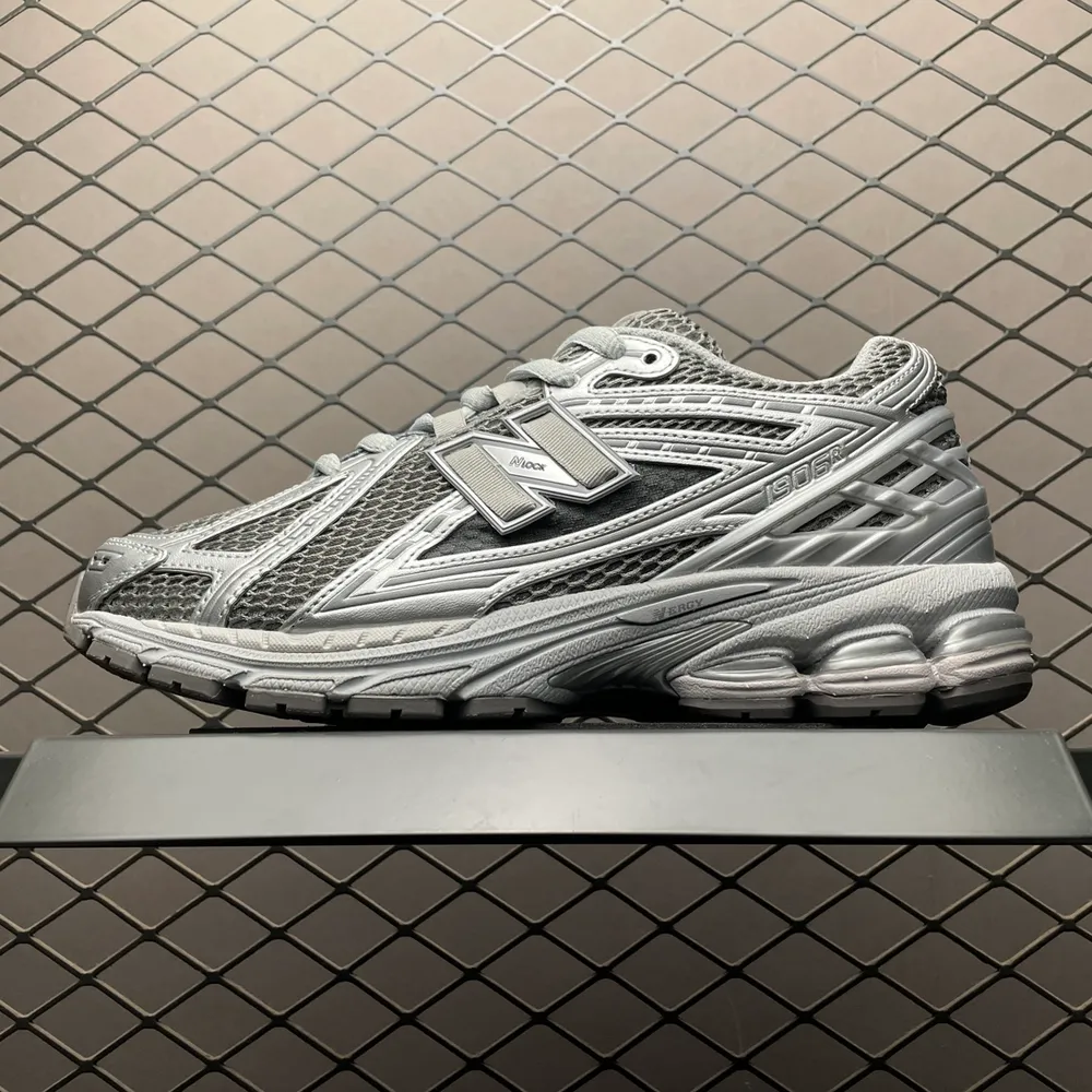 💰569 純原DT版 New Balance 新百倫 M1906REH 復古休閒跑步鞋 原版組合大底 尺碼：40 40.5 41.5 42 42.5 43 44 44.5 45 編號：27YEFF12