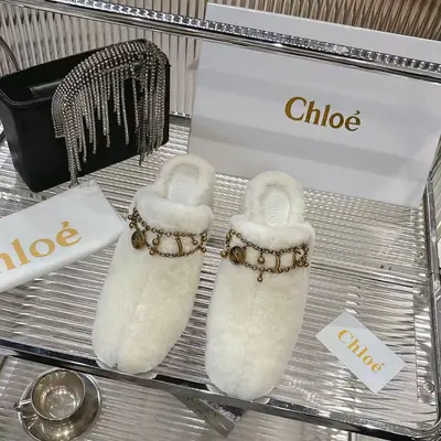 Chloe 2026真毛拖，全是溫柔掛，上腳直接顯貴氣💅真毛摸著軟fufu像擼貓🐱，腳感絕了！✨真皮大底走路超穩不打滑。