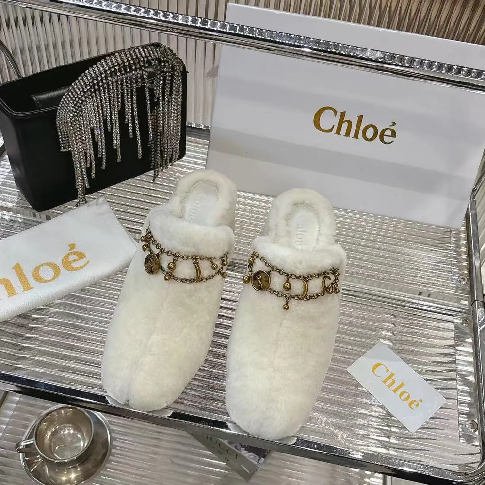 Chloe 2026真毛拖，全是溫柔掛，上腳直接顯貴氣💅真毛摸著軟fufu像擼貓🐱，腳感絕了！✨真皮大底走路超穩不打滑。