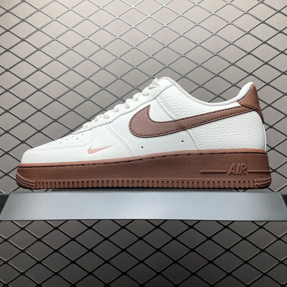 💰500 純原NK Air Force 1 Low 空軍一號低幫休閒板鞋 IM3378-122 原廠衝刀皮料切割乾淨 無任何毛邊 打造純正空軍 全掌內建蜂窩氣墊 原盒配件 原廠中底鋼印、拉幫完美 全套原楦原模傾力打造完美版型 尺碼：35.