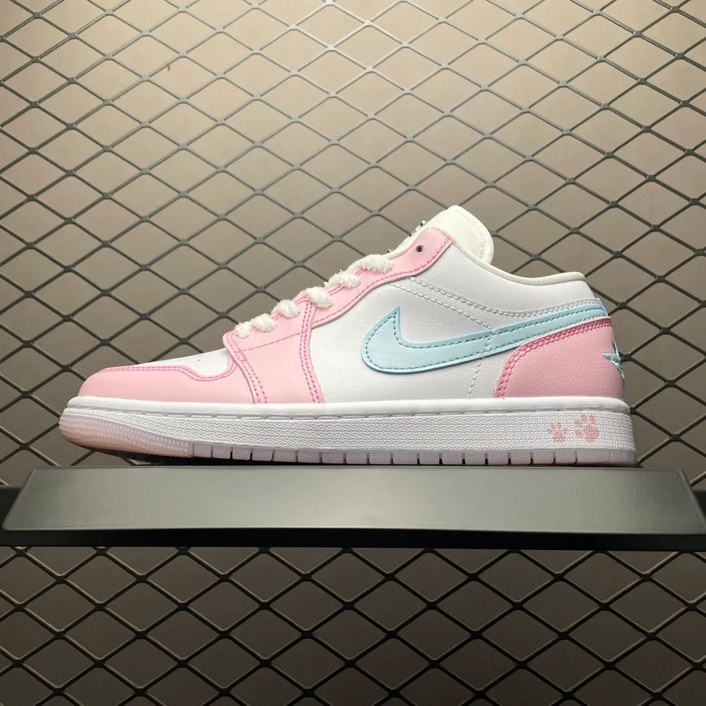 💰569 純原Air Jordan 1 Low AJ1喬1低幫文化籃球鞋 HM3706-141 目前市售最高品質出貨 原鞋開發 平臺訂單專用代工流水線打造 一眼ZP既視感 每一個配色均採購原鞋確認細節 尺碼：35.5 36 36.5 37