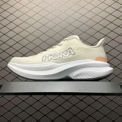 💰530 純原Hoka One One Mach 6 馬赫6代 網面透氣款輕量跑步鞋 1147810 市售最高品質 原版開發 區別市面通貨版本 尺碼： 36 36.5 37 38 38.5 39 40 40.5 41 42 42.5 43
