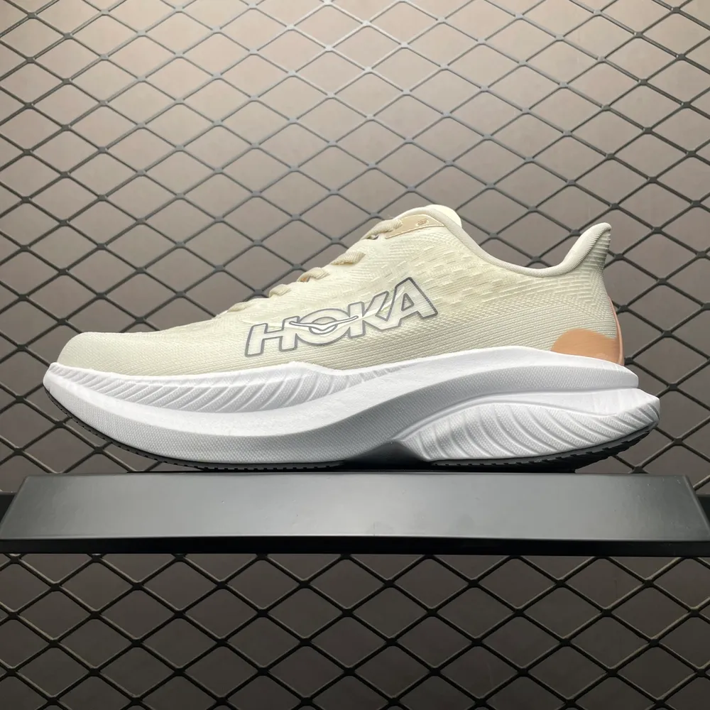💰530 純原Hoka One One Mach 6 馬赫6代 網面透氣款輕量跑步鞋 1147810 市售最高品質 原版開發 區別市面通貨版本 尺碼： 36 36.5 37 38 38.5 39 40 40.5 41 42 42.5 43