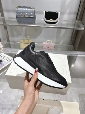 ALEXANDER MCQUEEN/亞歷山大麥昆 2025春夏新款Sprint運動情侶款 鞋側面飾有時尚個性字母seal Logo標誌 牛皮工藝 羊皮內裡 牛皮墊腳透氣防掉色. 原版1:1大底，最新精美全套包裝 另配有一幅鞋帶 35-45