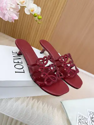 P590（皮底定製+40）羅意威2026夏日度假系列。鑽石系列特推出小貓跟，配上連衣裙去度假⛱️太仙了