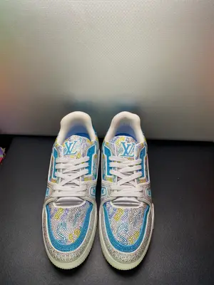￼ 特價600。不退不換，男款43/1