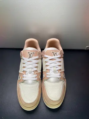 ￼ 特價600。不退不換，男款45/1