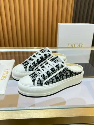 P640元 2025年Walk‘n’Dior刺繡中幫休閒鞋上新啦