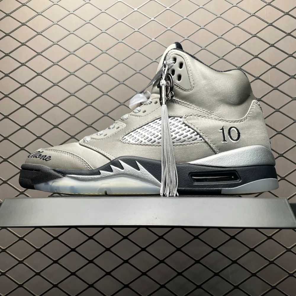 💰730 純原Jordan Air Jordan 5 Wings " Medium Grey/Black" AJ5喬5 文化籃球鞋 DV4982-004 專業AJ大廠出品 外貿專供 天花板 市場最快最齊 原鞋資源最快 整鞋各方面細節都非常