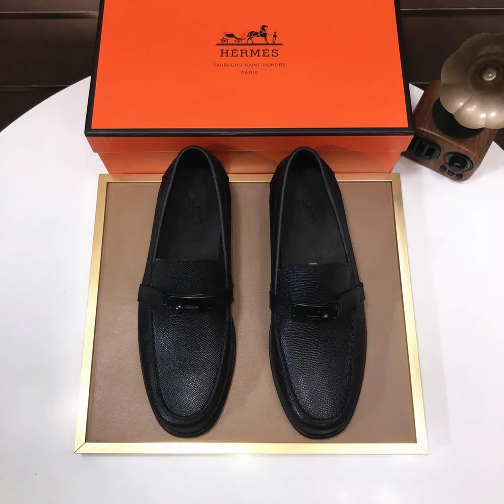 工廠💰【愛馬仕 HERMES】（牛皮內裡）🍀義大利頂級奢侈🍀他不追求新奇的款式和華麗的色彩，以其完美無瑕、優雅、經典的風格吸引著成功男士的青睞正裝皮鞋 這款非常非常舒適，簡潔穩重的款式讓您輕鬆搭配任何風格！版型絕對原版套楦1:1精製，
