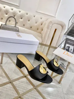 2026早春新款 Dior 牛皮面 羊皮內裡  跟高5.5cm   九色任選  碼數35-42  橡膠底出p580  真皮底+30