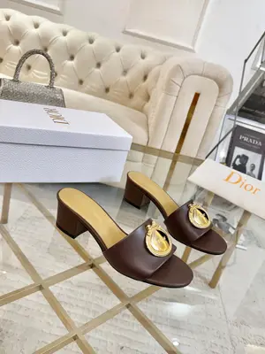 2026早春新款 Dior 牛皮面 羊皮內裡  跟高5.5cm   九色任選  碼數35-42  橡膠底出p580  真皮底+30
