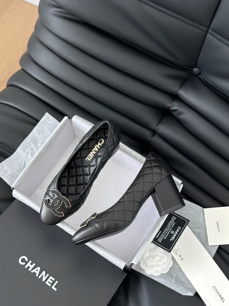 代購級 Chanel 小香25A新品鏈條雙C粗跟單鞋！