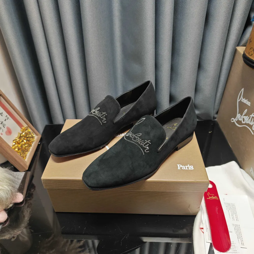 🆑🆑🆑christian louboutin(CL紅底鞋)紳士皮鞋水鑽📢 📢 📢 獨家熱款發布🎈🎈💪活動乳膠墊腳👻成品大底