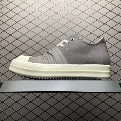 Rick Owens 瑞克 歐文斯 低幫高街休閒板鞋 原鞋開發 獨傢俬模大底 針車間距都是極致還原 一比一規格禮盒裝 重達3斤以上 外加定製歐文斯保護盒 全套包裝及配件 高階零售專供品質 區別市場貨 純手工打造 每一隻都是獨一無二 有手工質