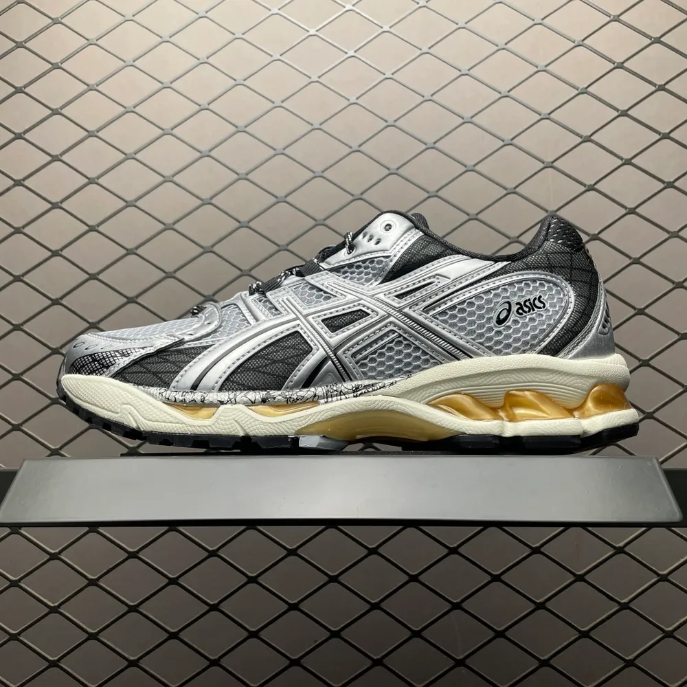 💰569 純原Asics 亞瑟士 GEL-Nimbus 10.1 低幫運動休閒跑步鞋 1203A543-020 平臺專供品質 一箇中底細節區別市面通貨 尺碼：36 37 37.5 38 39 39.5 40 40.5 41.5 42 42
