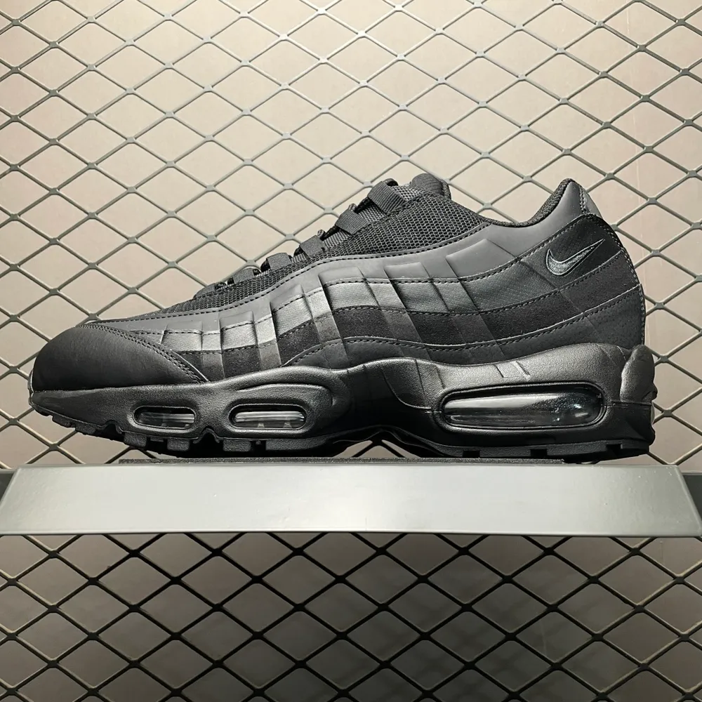 💰550 外貿跑量專供 NK Air Max 95 低幫休閒運動板鞋 CI3705-001 運動休閒鞋 大廠出品 品質板正 性價比無敵 尺碼：40 40.5 41 42 42.5 43 44 44.5 45 46 47.5 編號：25YE