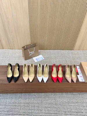 全年出貨💝Christian Louboutin CL👠 《進口牛漆皮💎系列》高貴奢華 真真正正的blingbling✨ 真材實料 、所有都由版師全鞋訂製、材料更是採用原版定製材料 做到了原版的味道 5個顏色選擇💍
