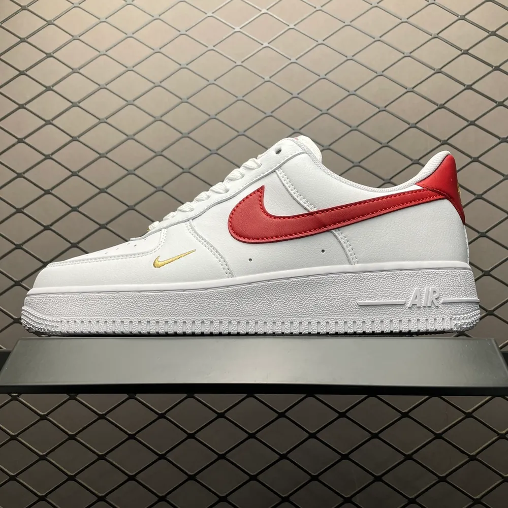 💰569 純原NK Air Force 1 Low 空軍一號低幫休閒板鞋 CZ0270-104 原廠衝刀皮料切割乾淨 無任何毛邊 打造純正空軍 全掌內建蜂窩氣墊 原盒配件 原廠中底鋼印、拉幫完美 全套原楦原模傾力打造完美版型 尺碼：35.