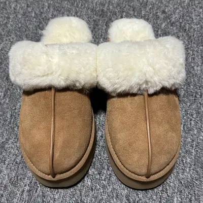 💰530   平臺外貿專供 UGG 女款雪地靴 1122550 十年品牌製鞋代工廠生產線出品 注重每一處細節 隆豐A級真羊皮毛一體 完全遵循ZP工藝流程打造 尺碼：35 36 37 38 39 40 4編號：  23YDEF39