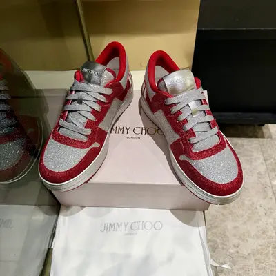 新款吉米周 JIMMY CHOO ，男女同款.獨家發售，工廠價格690，原版大底休閒亮片鞋，採用最新工藝設計，立體感強👍多種工藝融合一起，顛覆時尚，超級有型！搭配超美。原版一比一