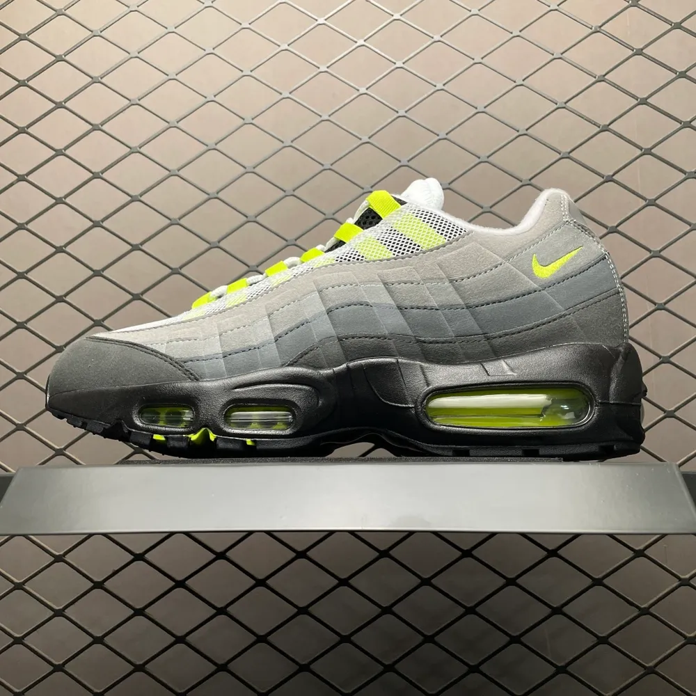 💰550 外貿跑量專供 NK Air Max 95 低幫休閒運動板鞋 CT1689-001 運動休閒鞋 大廠出品 品質板正 性價比無敵 尺碼：40 40.5 41 42 42.5 43 44 44.5 45 46 47.5 編號：25YE