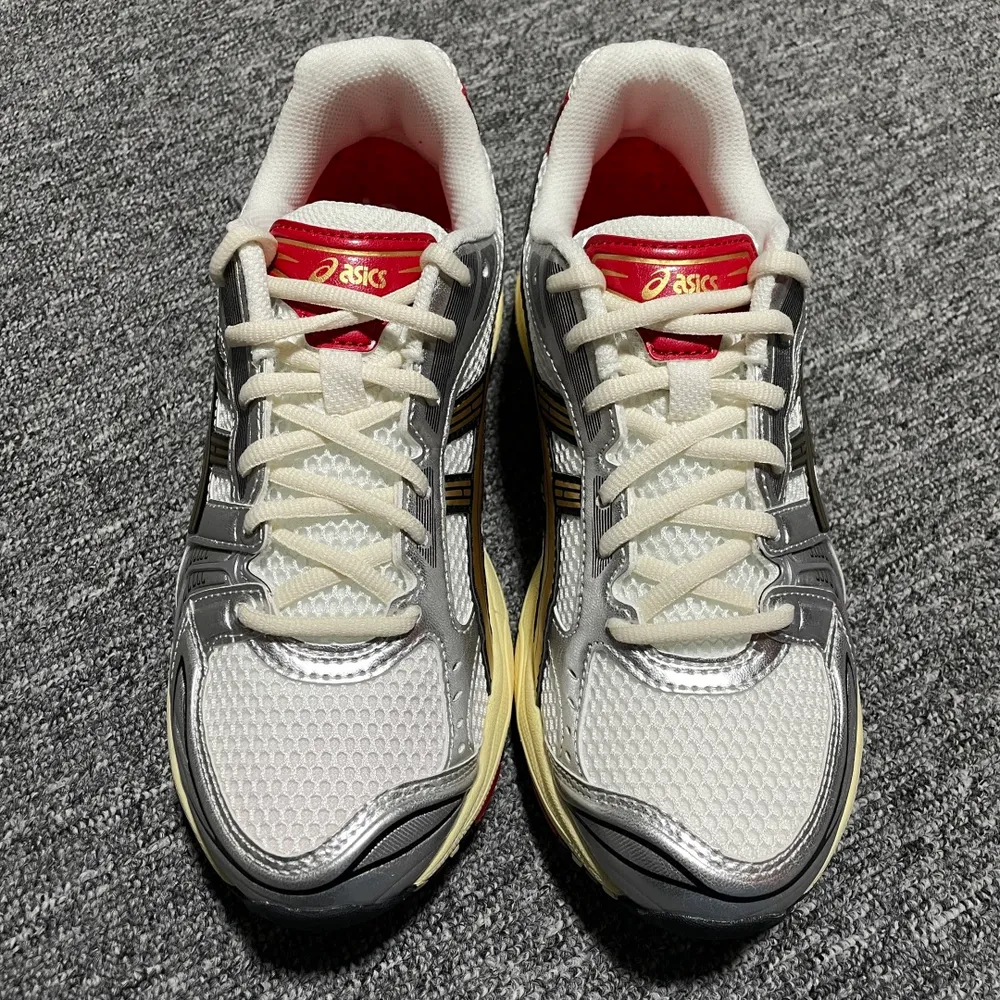 💰650 純原Asics 亞瑟士 GEL-Kayano 14 低幫運動休閒跑步鞋 1203A692-100 高階零售專供品質 尺碼：36 37 37.5 38 38.5 39 39.5 40 40.5 41.5 42 42.5 43.5 