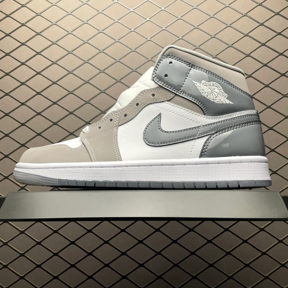 💰620 純原Air Jordan 1 Mid  AJ1喬1中幫文化籃球鞋 HF3216-100 市售最高品質 原鞋開發 平臺訂單專用代工流水線打造 每一個配色均採購原鞋確認細節 認準細節實拍 尺碼：40 40.5 41 42 42.5 