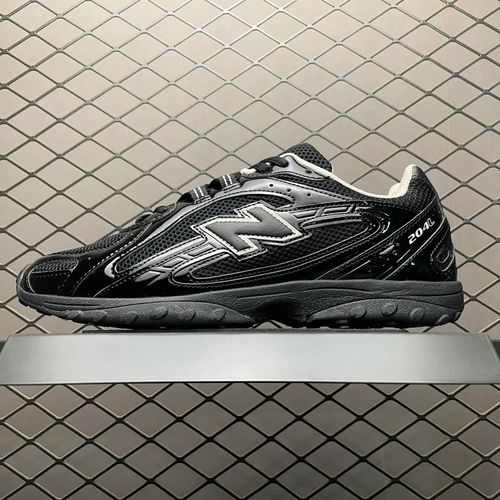 💰550  純原 New Balance U204LMRA 復古休閒鞋 薄底鞋  品質 區別市面先行通貨版本 鞋身搭載EVA科技中底 適用多元穿搭場合為戶外出行提供舒適長遠的穿搭體驗 尺碼：36 37 37.5 38 38.5 39.5 