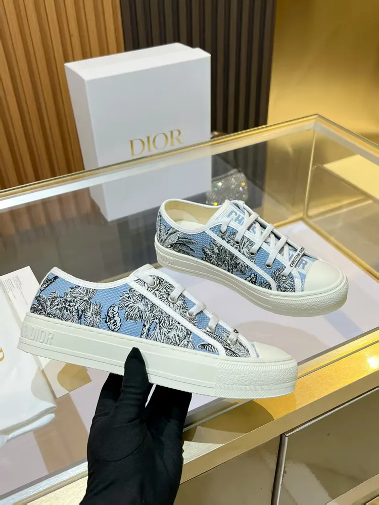 P640 上新啦 🔥🔥DIOR(迪奧)Dioriviera Walk'n'Dior 運動鞋,採用太空藍和白色棉質刺繡 Palms 茹伊印花設計