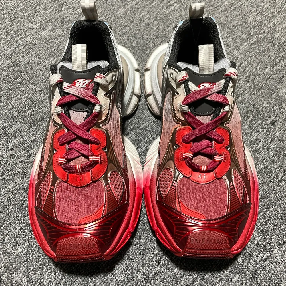 純原Balenciaga 巴黎世家 3XL 做舊復古老爹鞋 734734 W3XTS 9461 巴黎世家十代 官方全套配件鞋盒 鞋帶 防塵紙配套齊全 尺碼：35 36 37 38 39 40 41 42 43 44 45 46 注意：尺碼偏
