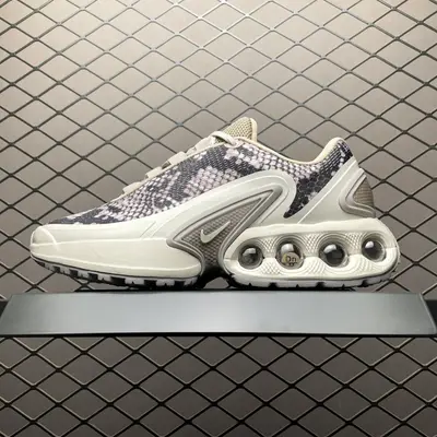 💰569 純原NK Air Max Dn 氣墊跑鞋 HF5512-200 全新鞋款在同側採用了四個圓柱倉式的設計，不僅有防滑耐磨性功能，還搭配了周圍一圈柔軟的泡棉材質，提供全新的複合腳感八成還是泡棉腳感 尺碼：36 37 38 39 40