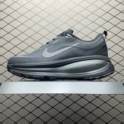 💰530 純原版 NK Vomero 18 GTX V18 網面透氣跑步鞋 HQ7001-001 高階零售專供品質 正確防水防汙鞋面 獨傢俬模 正確組合大底 區別其他一體大底 尺碼： 35.5 36 36.5 37.5 38 38.5 3