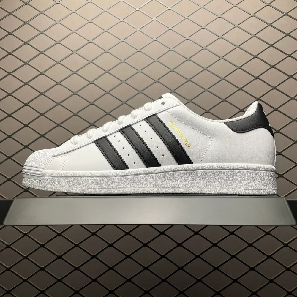 💰459   平臺專供 AD 阿迪 Superstar 經典貝殼頭系列 EG4958 原廠SD皮 電腦針車 Logo針車間距針數原版一致 皮料切割衝裁零瑕疵 經典百搭款 一線頭部大廠出品 區別市場通貨 長期供應 尺碼：35.5 36 36
