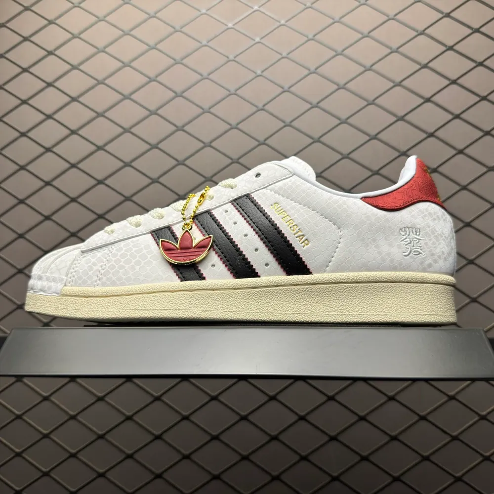💰550 純原AD 阿迪 Superstar CNY 貝殼頭 新年限定"蛇年" 低幫休閒板鞋 JR8036 尺碼：35.5 36 36 36.5 37 38 38.5 39 40 40.5 41 42 42.5 43 44 44.5 45