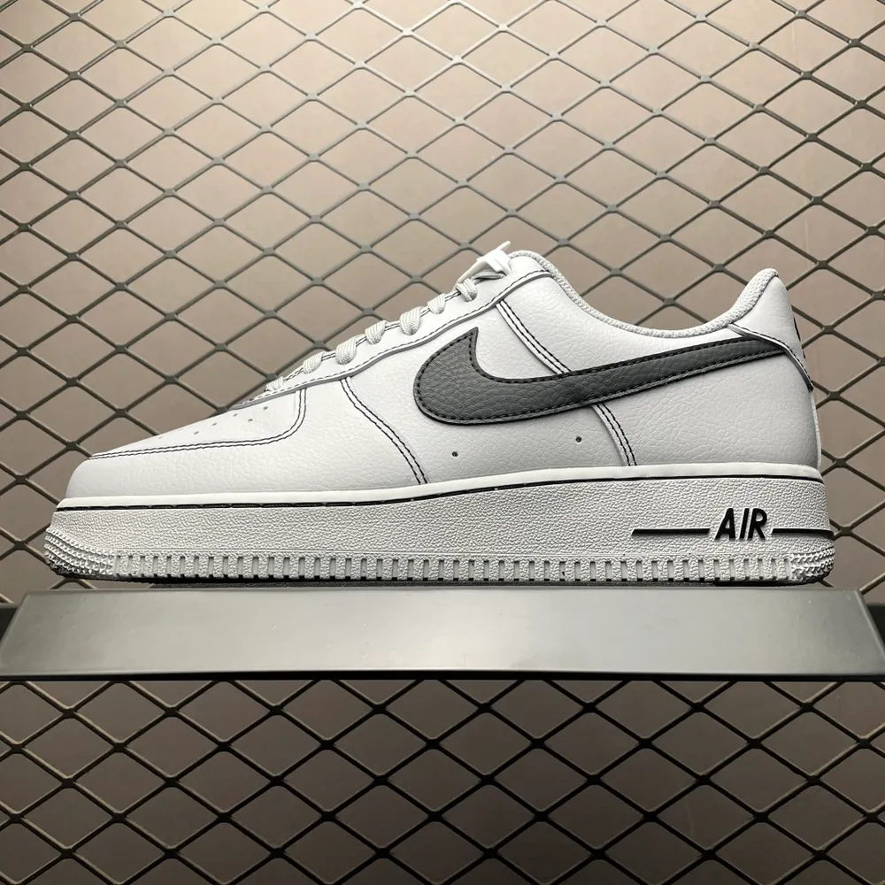 💰550 純原NK Air Force 1 Low 空軍一號低幫休閒板鞋 HQ2037-004 原廠衝刀皮料切割乾淨 無任何毛邊 打造純正空軍 全掌內建蜂窩氣墊 原盒配件 原廠中底鋼印、拉幫完美 全套原楦原模傾力打造完美版型 尺碼：36 