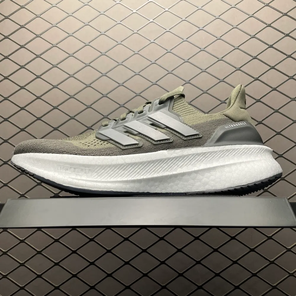 💰569 純原AD 阿迪 Ultra Boost 5 超彈力爆米花中底休閒跑步鞋 ID8815 尺碼：39 40 40.5 41 42 42.5 43 44 44.5 45 46 46.5 47 48 編號：27TDEE101