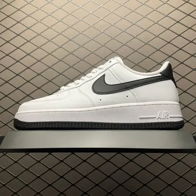 💰550 純原NK Air Force 1 Low 空軍一號低幫休閒板鞋 FQ4296-101 原廠衝刀皮料切割乾淨 無任何毛邊 打造純正空軍 全掌內建蜂窩氣墊 原盒配件 原廠中底鋼印、拉幫完美 全套原楦原模傾力打造完美版型 尺碼：36 