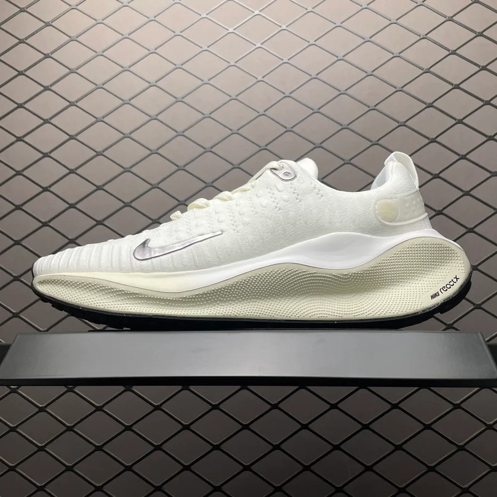 💰540 純原NK React Infinity Run 4 超輕網面跑步鞋 DR2670-104 尺碼：36 36.5 37.5 38 38.5 39 40 40.5 41 42 42.5 43 44 44.5 45 編號：23TDEF