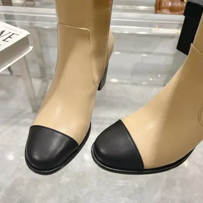 CHANEL官網同款， 香奈兒新款長靴，簡約大方，此款時尚百搭腳感舒適，進口頭層牛皮，羊皮內裡，真皮大底，跟高6.5cm  碼數：35-41（注意40.41訂做不退不換）出廠400