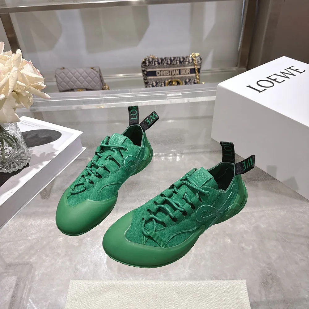 2025年春夏LOEWE羅意威全新阿甘跑鞋現以全新配色呈現，領略該品牌的精湛製作工藝，鞋底設計新穎，防踢防滑，年度最舒適的暴走鞋，無原版不開發，原版1:1複製。