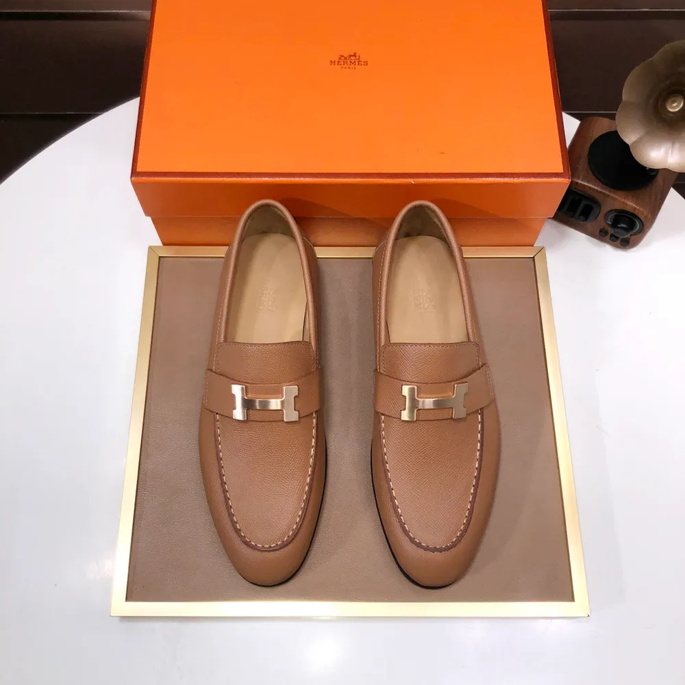 工廠💰【愛馬仕 HERMES】（牛皮內裡）🍀義大利頂級奢侈🍀他不追求新奇的款式和華麗的色彩，以其完美無瑕、優雅、經典的風格吸引著成功男士的青睞正裝皮鞋 這款非常非常舒適，簡潔穩重的款式讓您輕鬆搭配任何風格！版型絕對原版套楦1:1精製，