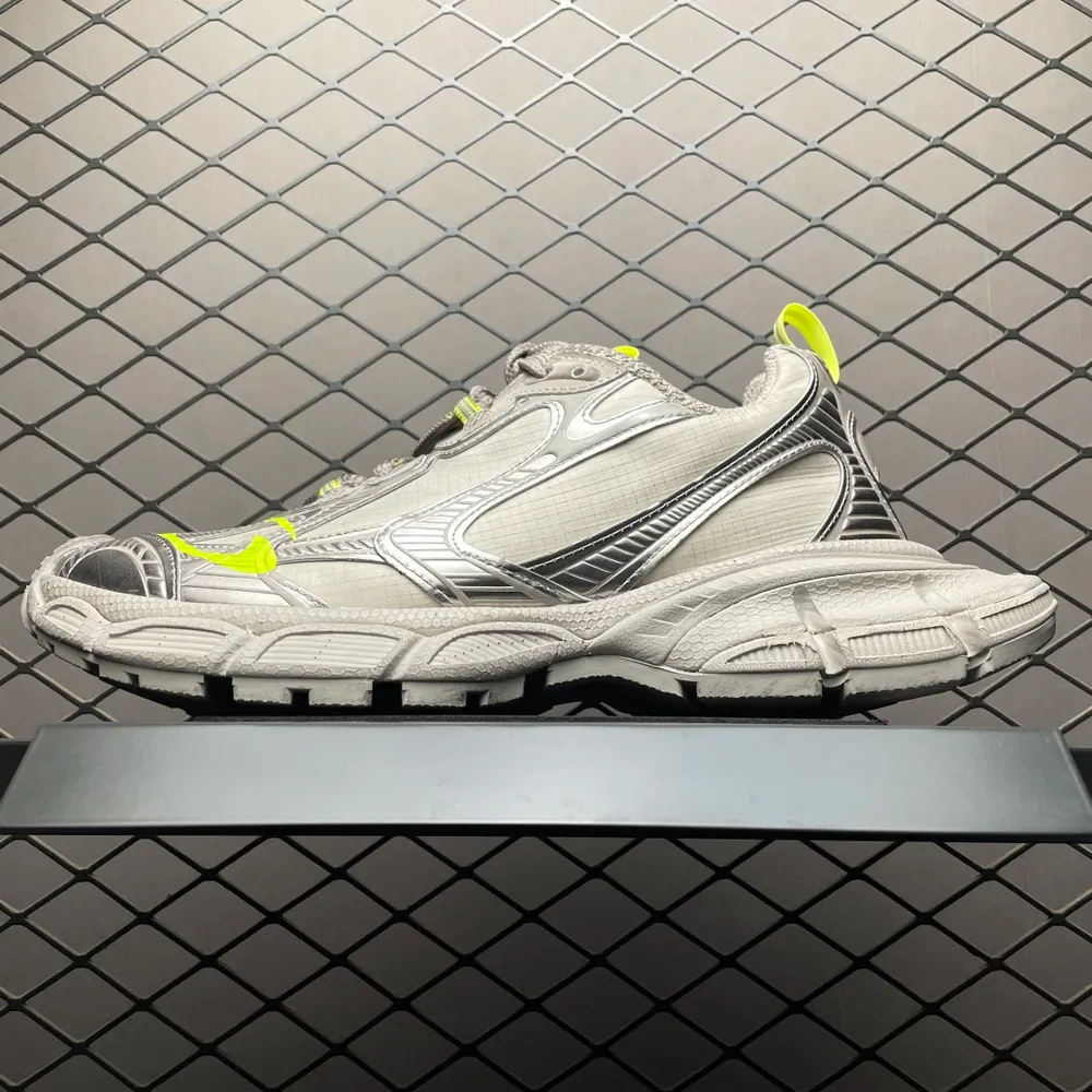 純原Balenciaga 巴黎世家 3XL 做舊復古老爹鞋 734734 巴黎世家十代 官方全套配件鞋盒 鞋帶 防塵紙配套齊全 尺碼：35 36 37 38 39 40 41 42 43 44 45 46 注意：尺碼偏大 編號：43OHTT