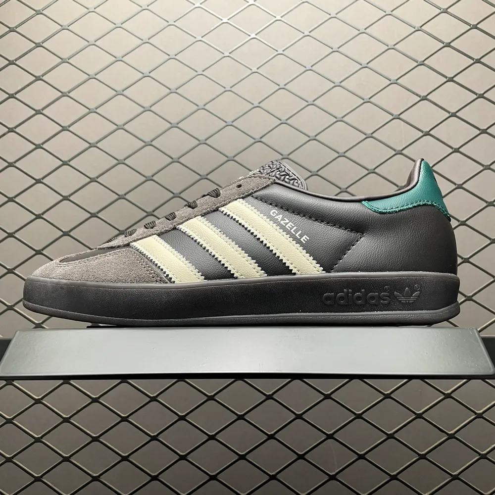 💰550 純原 AD 阿迪 Gazelle Indoor 低幫運動休閒板鞋 IH0374 草莓熊 大廠出品 品質加量不加價 尺碼：36 36.5 37 38 38.5 39 40 40.5 41 42 42.5 43 44 44.5 45